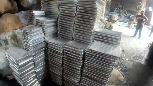 不粘鍋生產(chǎn)過(guò)程,條件很艱苦,但是產(chǎn)品不錯(cuò)