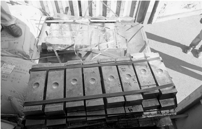 &ldquo;扒車(chē)黨&rdquo;要錢(qián)不要命 高速公路上&ldquo;飛車(chē)扒貨&rdquo;